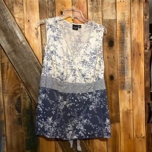 Adorable 3 pattern tank top.